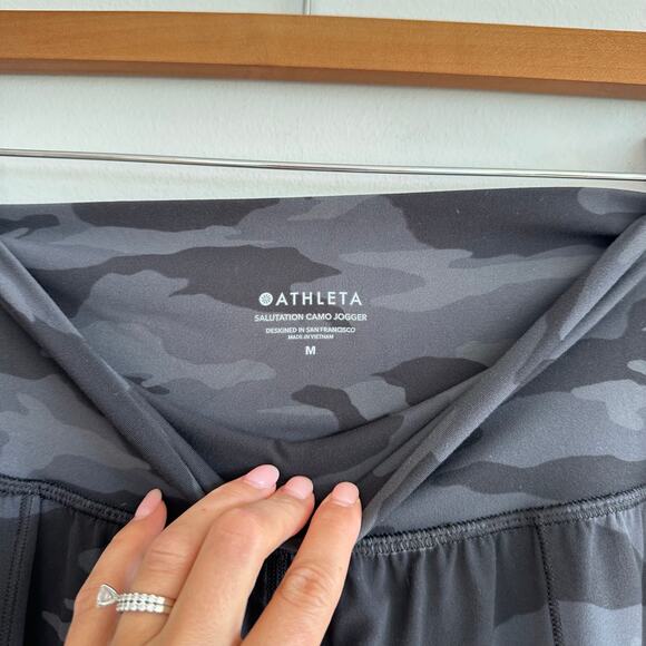 Athleta Salutation Camo Jogger Gray/Black M - Picture 8 of 8